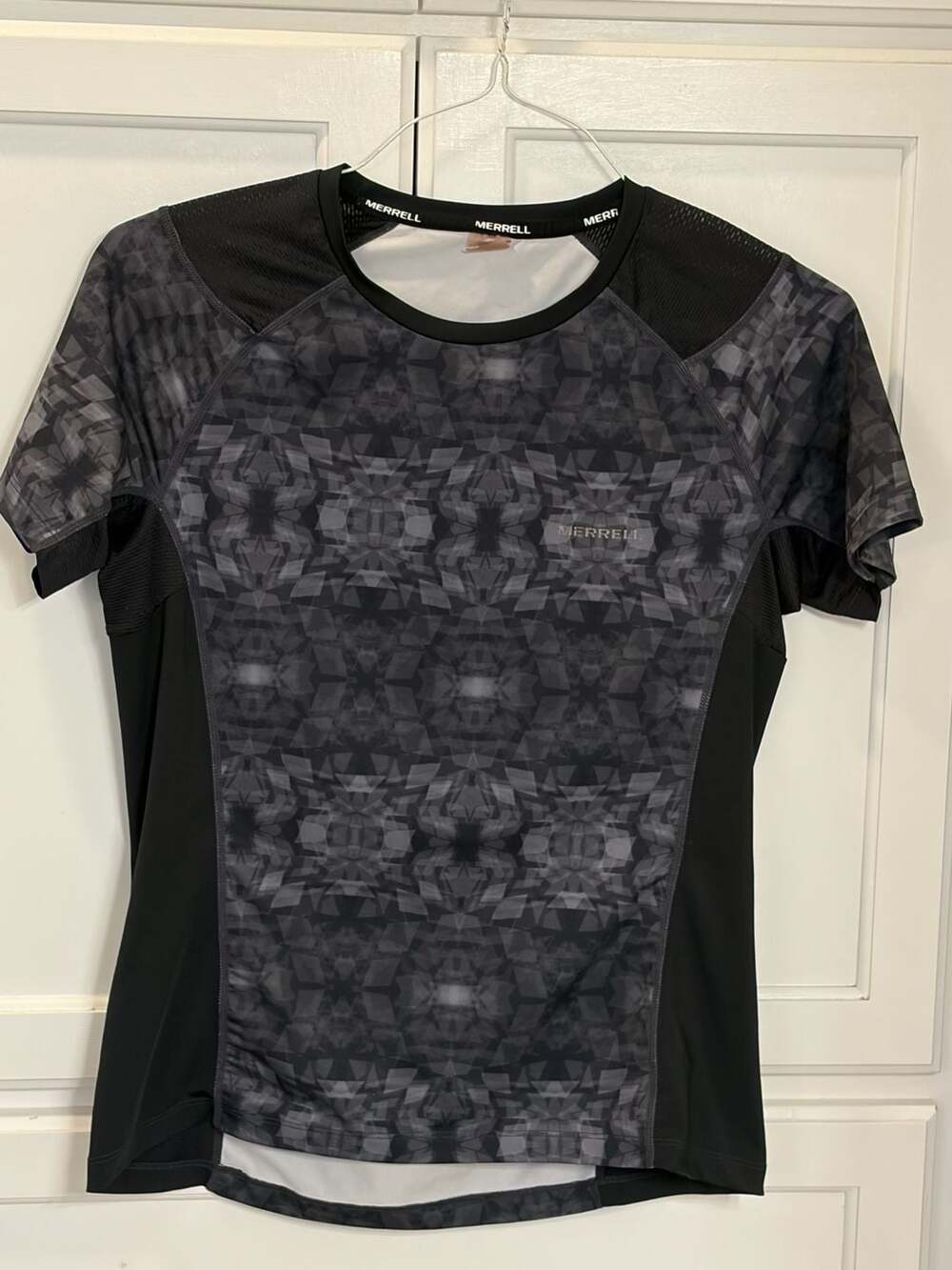 Merrell Abstract Geometric Print Performance Activewear Short Sleeve Top